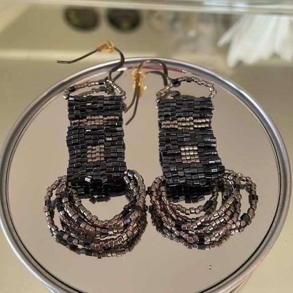 Dark gray & silver beaded dangle wire earrings - Picture 3 of 4